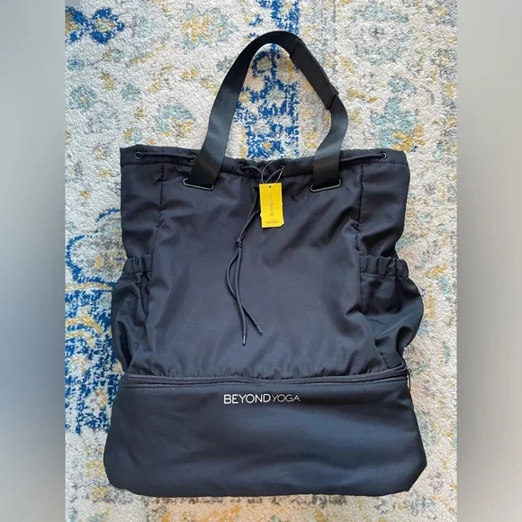 Beyond Yoga Black Gym Bag - Picture 1 of 4